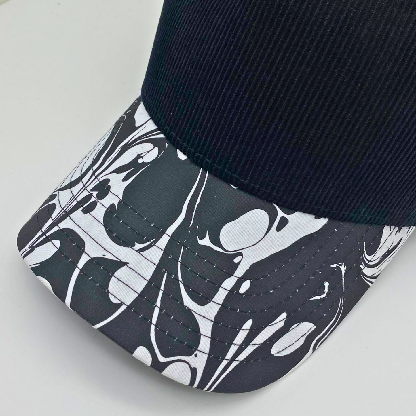 Chapeau en velours côtelé marbré