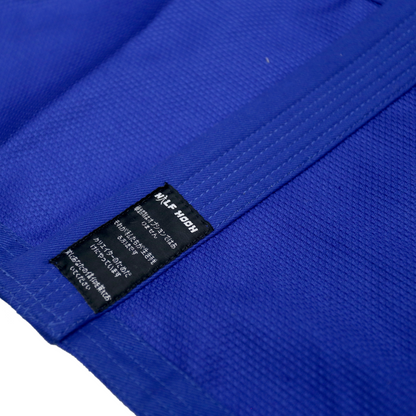 Signature BJJ GI – Weiß, Schwarz und Blau